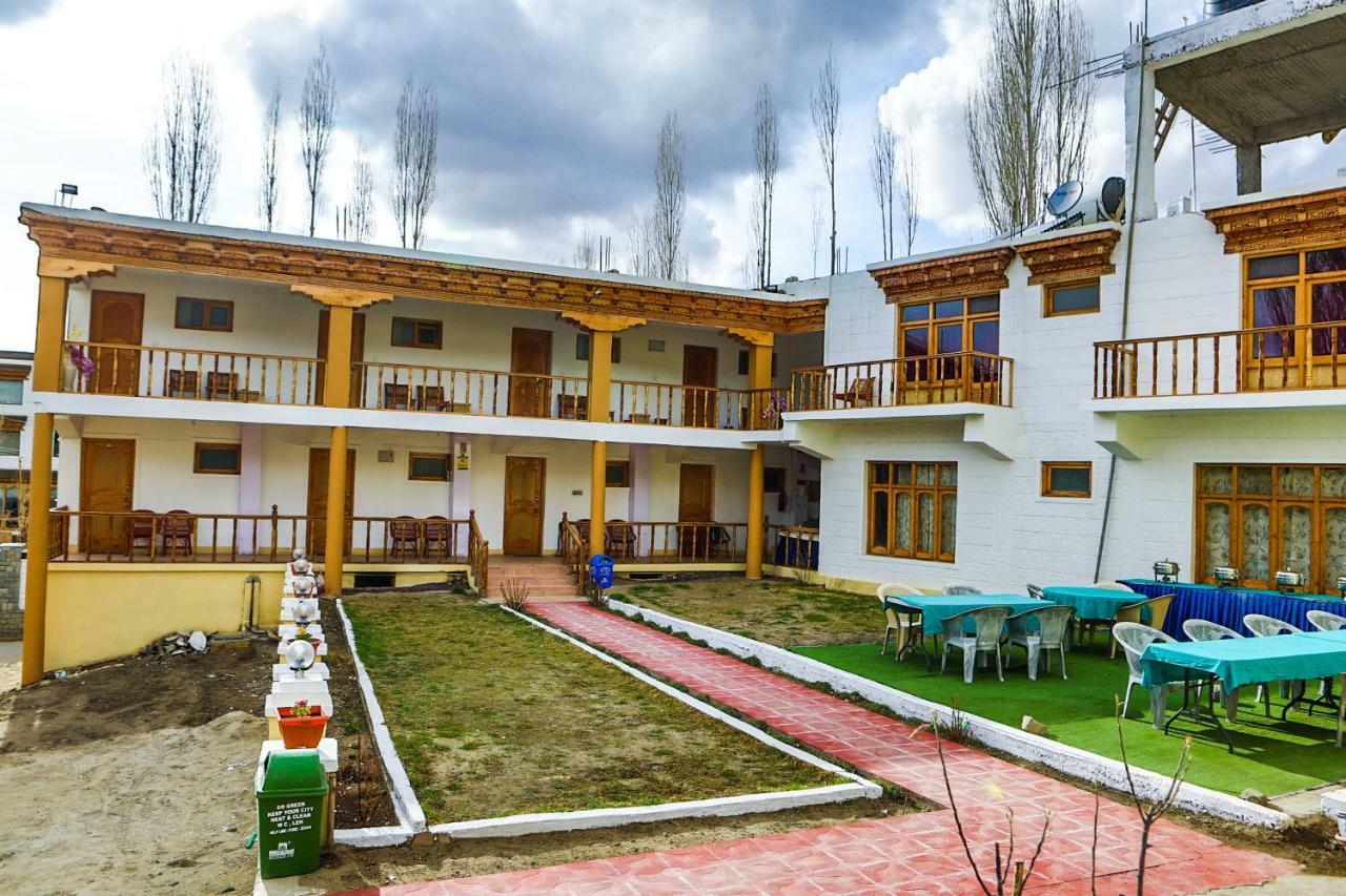 Oyo 37004 City Heart Guest House Leh Eksteriør billede