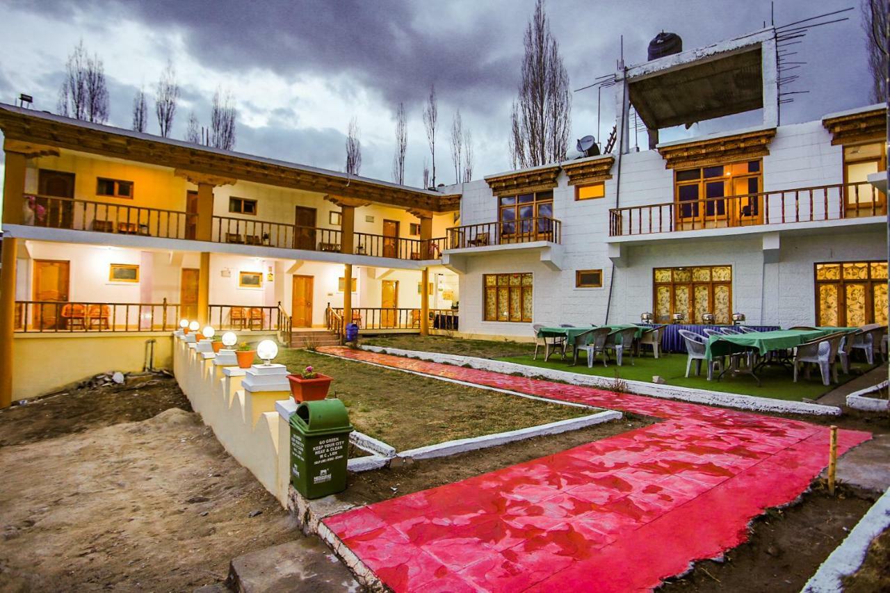 Oyo 37004 City Heart Guest House Leh Eksteriør billede
